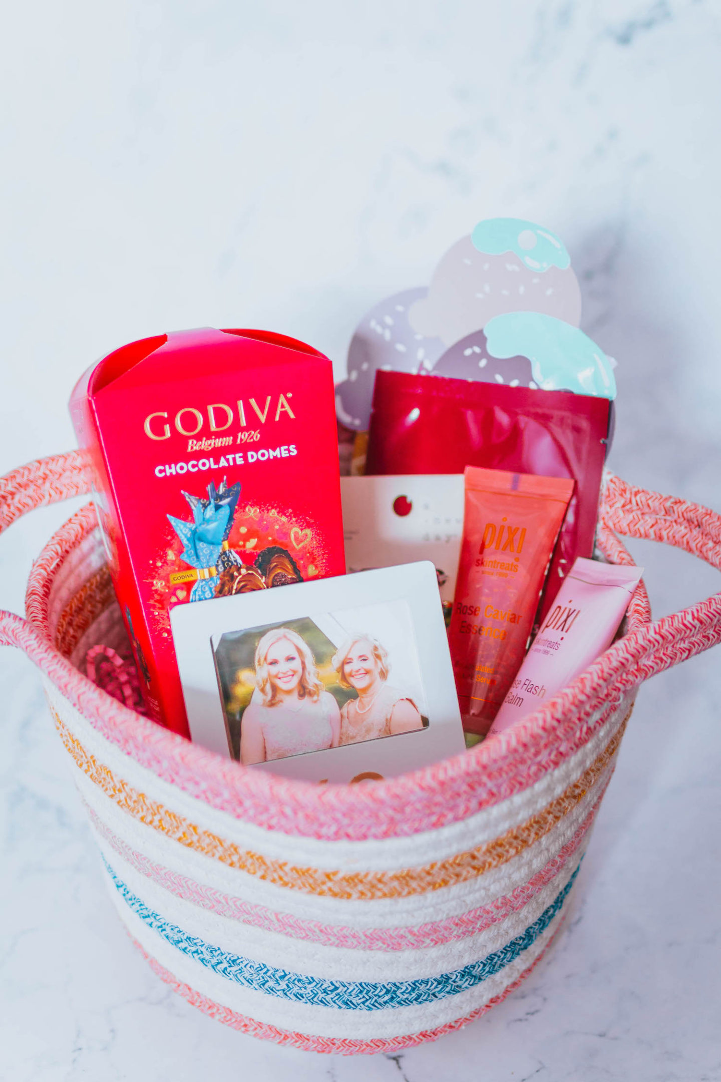 10 Practical Ideas for a New Mom Gift Basket (That She'll Actually Use) |  New mom gift basket, Mom gift basket, Gifts for new moms